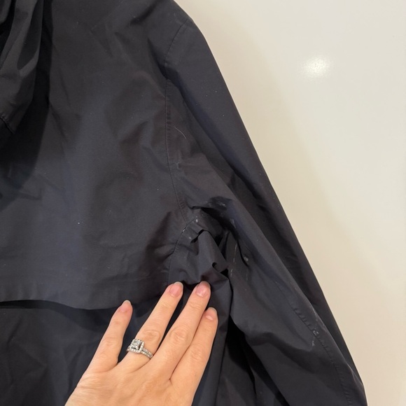 Canada Goose - Wascana Shell Hooded Rain Jacket - Black - Picture 9 of 16